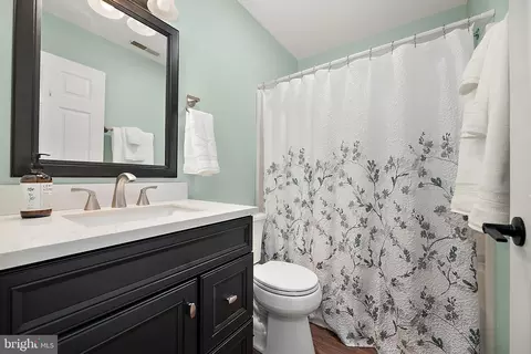 Bath - 32183 Melson Rd, Delmar, MD 21875 photo 2 of 4