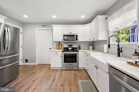 Kitchen - 32183 Melson Rd, Delmar, MD 21875 photo 4 of 5