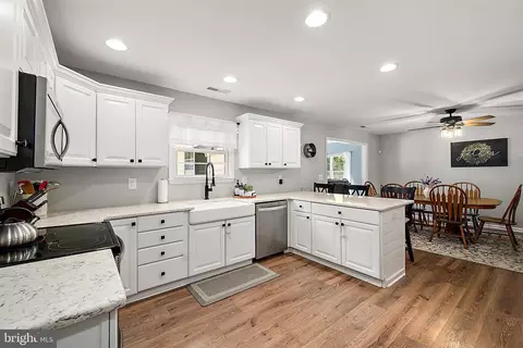Kitchen - 32183 Melson Rd, Delmar, MD 21875 photo 3 of 5