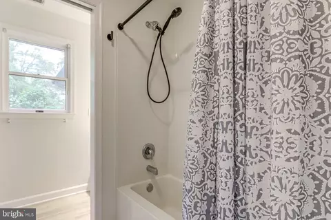 Bath - 7320 Cherry Walk Rd, Hebron, MD 21830 photo 2 of 4
