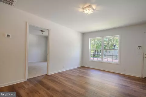 Living - 811 Springfield Cir, Salisbury, MD 21804 photo 1 of 2
