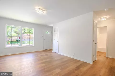 Living - 811 Springfield Cir, Salisbury, MD 21804 photo 2 of 2