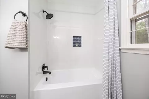 Bath - 3889 Five Friars Rd, Salisbury, MD 21804 photo 8 of 9