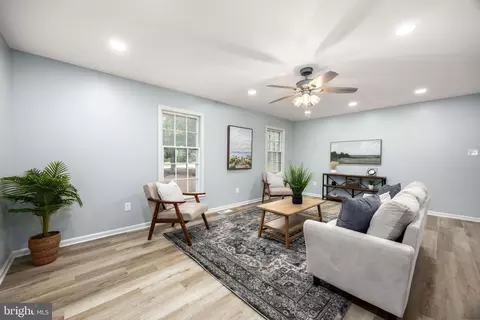 Living - 3889 Five Friars Rd, Salisbury, MD 21804 photo 2 of 8