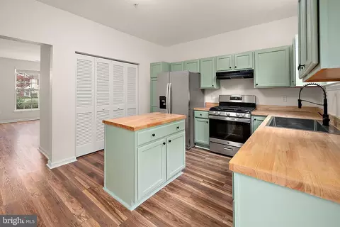 Kitchen - 1006 Meadow View Dr, Salisbury, MD 21804 photo 4 of 6