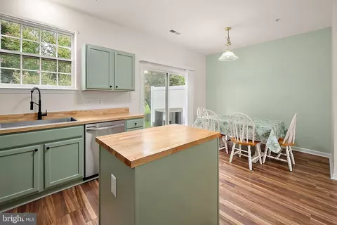 Kitchen - 1006 Meadow View Dr, Salisbury, MD 21804 photo 5 of 6