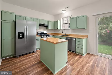 Kitchen - 1006 Meadow View Dr, Salisbury, MD 21804 photo 1 of 6