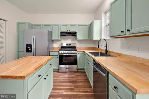 Kitchen - 1006 Meadow View Dr, Salisbury, MD 21804 photo 2 of 6