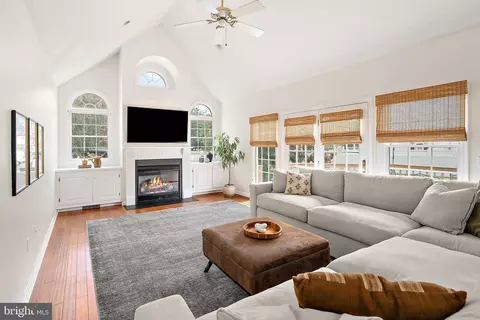 Living - 25343 Club Cir, Quantico, MD 21856 photo 3 of 4