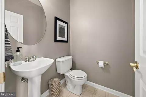 Entry Way - 25343 Club Cir, Quantico, MD 21856 photo 4 of 9