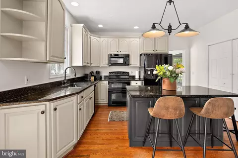 Kitchen - 25343 Club Cir, Quantico, MD 21856 photo 4 of 7