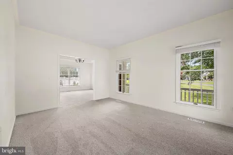 Living - 25343 Club Cir, Quantico, MD 21856 photo 2 of 4
