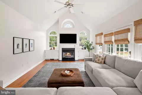 Living - 25343 Club Cir, Quantico, MD 21856 photo 4 of 4