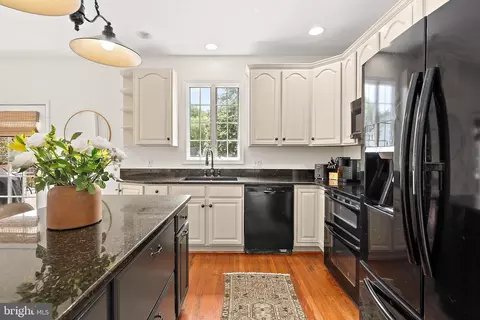 Kitchen - 25343 Club Cir, Quantico, MD 21856 photo 2 of 7