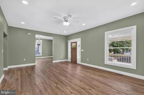 Living - 401 E Pine St, Delmar, MD 21875 photo 3 of 5