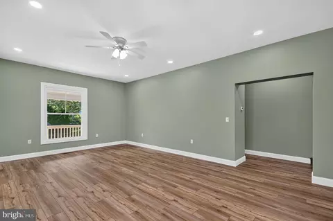 Living - 401 E Pine St, Delmar, MD 21875 photo 2 of 5