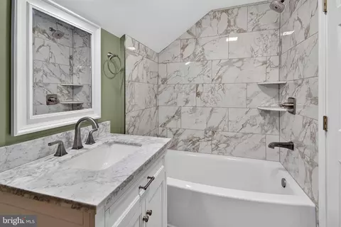 Bath - 401 E Pine St, Delmar, MD 21875 photo 4 of 4