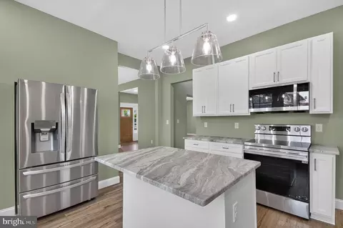 Kitchen - 401 E Pine St, Delmar, MD 21875 photo 2 of 2