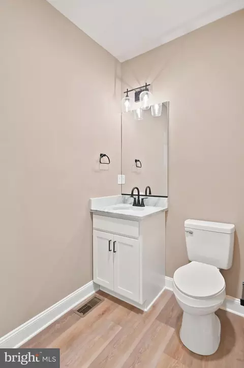 Bath - 312 Park Ave, Salisbury, MD 21801 photo 1 of 2