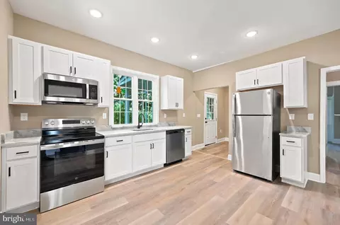 Entry Way - 312 Park Ave, Salisbury, MD 21801 photo 2 of 4