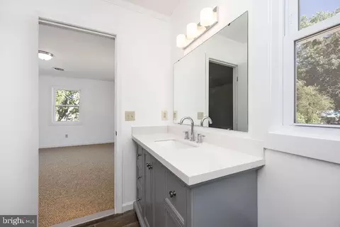 Bath - 813 Price Rd, Salisbury, MD 21801 photo 3 of 3