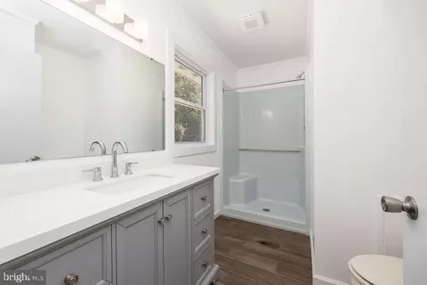 Bath - 813 Price Rd, Salisbury, MD 21801 photo 2 of 3
