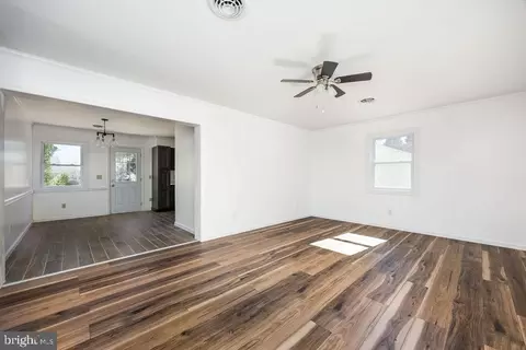 Living - 813 Price Rd, Salisbury, MD 21801 photo 1 of 4