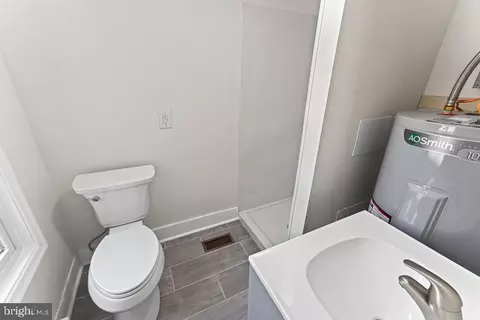 Entry Way - 307 Newton St, Salisbury, MD 21801 photo 4 of 16