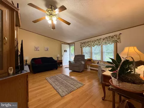 Living - 23358 Capitola Rd, Tyaskin, MD 21865 photo 2 of 2