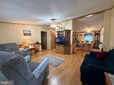 Living - 23358 Capitola Rd, Tyaskin, MD 21865 photo 1 of 2
