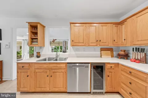 Kitchen - 602 Crestview Ln, Salisbury, MD 21801 photo 6 of 7