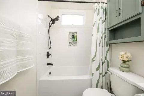 Bath - 1803 S Mill Dr, Salisbury, MD 21804 photo 3 of 3