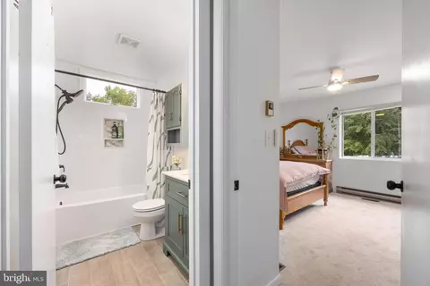 Entry Way - 1803 S Mill Dr, Salisbury, MD 21804 photo 2 of 4