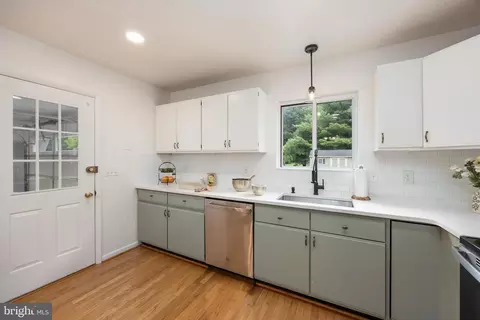 Kitchen - 1803 S Mill Dr, Salisbury, MD 21804 photo 3 of 4