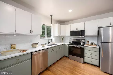 Kitchen - 1803 S Mill Dr, Salisbury, MD 21804 photo 2 of 4