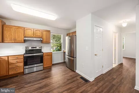 Entry Way - 117 Johnson Dr, Salisbury, MD 21804 photo 5 of 12