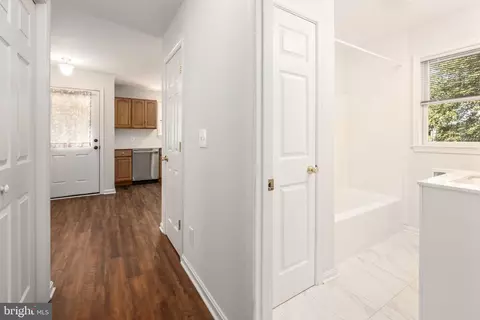 Entry Way - 117 Johnson Dr, Salisbury, MD 21804 photo 9 of 12