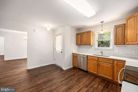 Entry Way - 117 Johnson Dr, Salisbury, MD 21804 photo 8 of 12