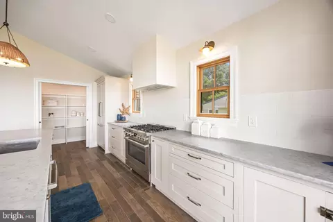 Kitchen - 20401 Nanticoke Dr, Nanticoke, MD 21840 photo 4 of 10