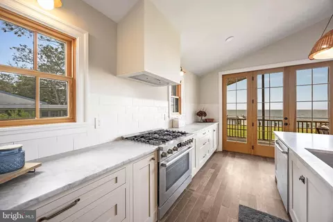 Kitchen - 20401 Nanticoke Dr, Nanticoke, MD 21840 photo 2 of 10