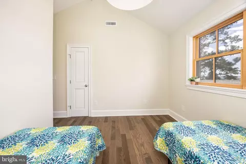 Bedroom - 20401 Nanticoke Dr, Nanticoke, MD 21840 photo 10 of 11