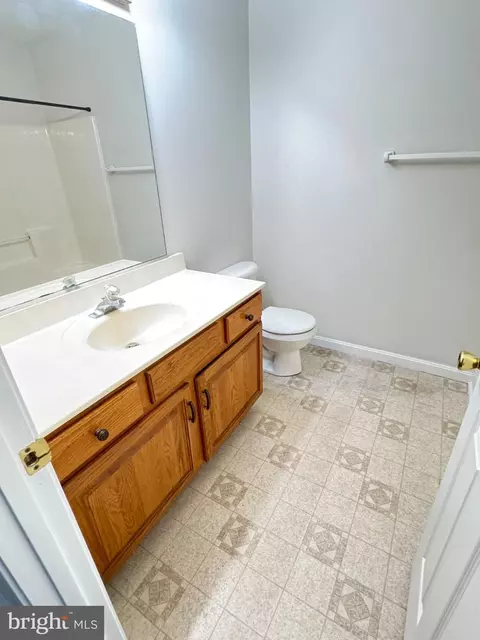Bath - 104 Chestnut St, Hebron, MD 21830 photo 4 of 5
