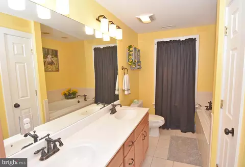 Bath - 903 Johnson Rd, Salisbury, MD 21804 photo 2 of 3