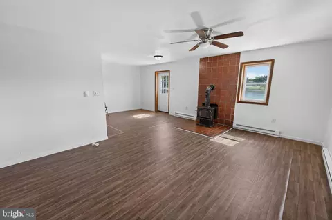 Living - 403 Rose St, Salisbury, MD 21801 photo 1 of 3