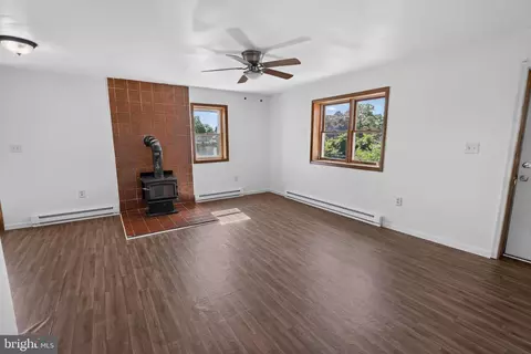 Living - 403 Rose St, Salisbury, MD 21801 photo 3 of 3