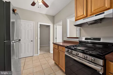 Kitchen - 1501 Handys Mdw, Salisbury, MD 21801 photo 5 of 6