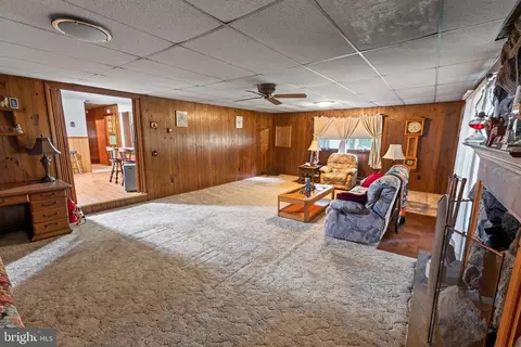 Living - 33997 E Line Rd, Delmar, MD 21875 photo 1 of 2