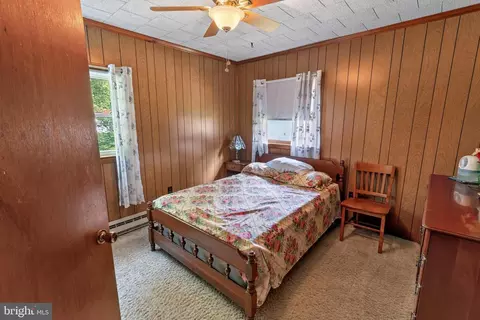 Bedroom - 33997 E Line Rd, Delmar, MD 21875 photo 10 of 12