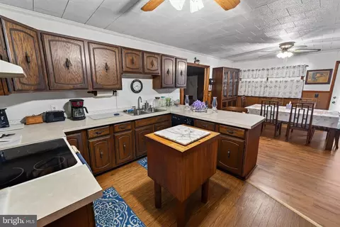 Kitchen - 33997 E Line Rd, Delmar, MD 21875 photo 3 of 4