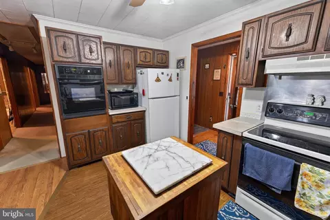 Kitchen - 33997 E Line Rd, Delmar, MD 21875 photo 4 of 4